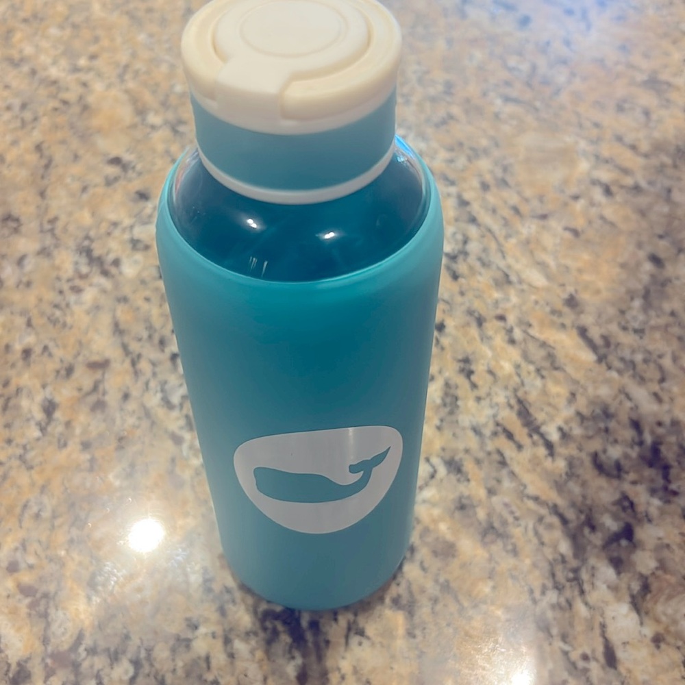 Vineyard Vines Glass Water Bottle